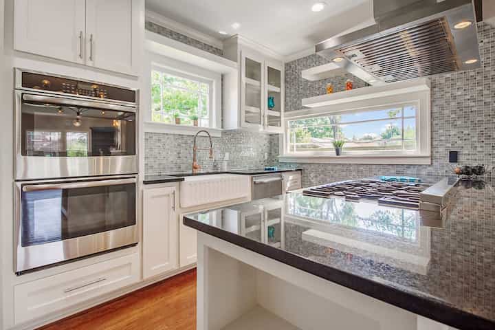 Hire kitchen refurbishment & appliances contractors in Vista, California. Our expert fitters do extensions, design & installation.